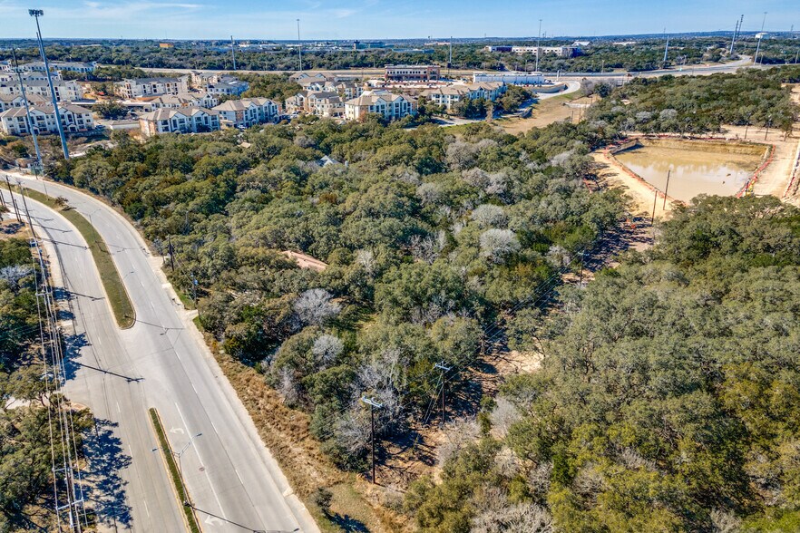 5215 Rogers Rd, San Antonio, TX à vendre - Photo du bâtiment - Image 3 de 8