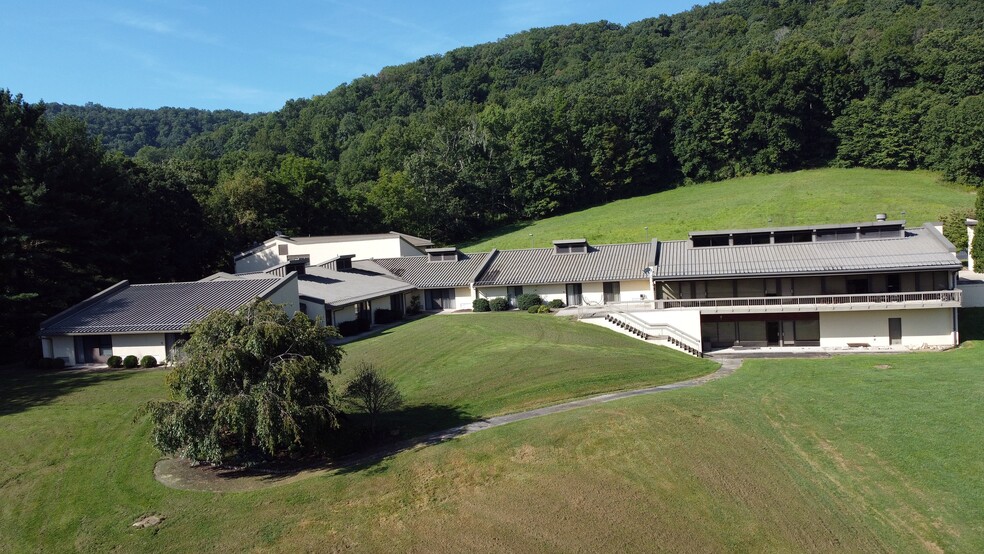 39 Catholic Conference Ctr, Huttonsville, WV à vendre - Photo principale - Image 1 de 1