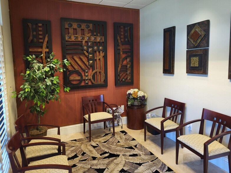 1575 Pine Ridge Rd, Naples, FL for lease - Building Photo - Image 3 of 8