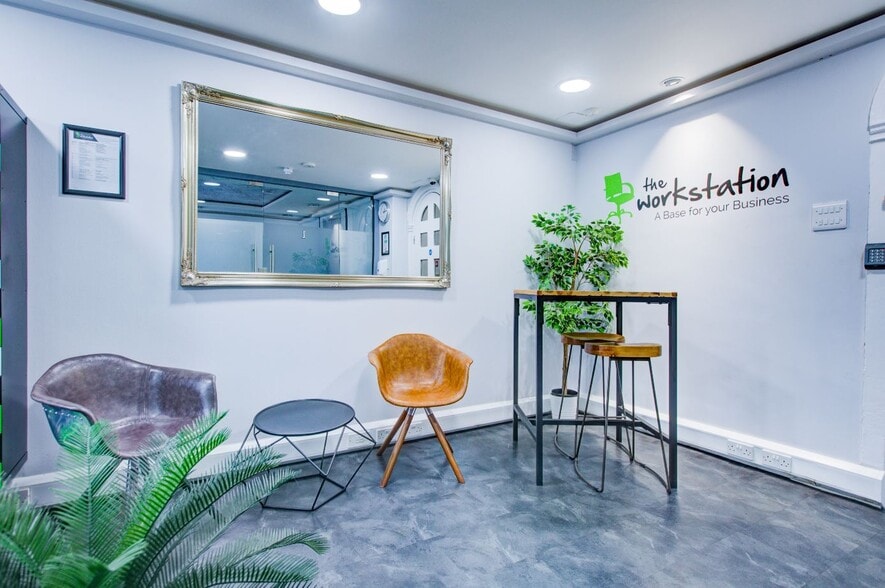 6 St Peters St, St Albans for lease - Lobby - Image 1 of 2