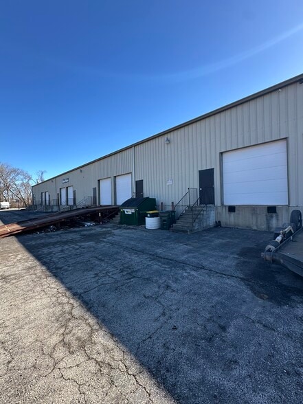 6230-6244 Merriam Dr, Merriam, KS à louer - Photo du bâtiment - Image 3 de 14