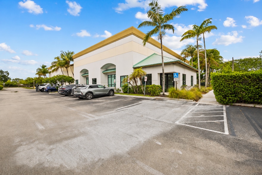 180 Gulf Stream Way, Dania Beach, FL for lease - Building Photo - Image 1 of 2