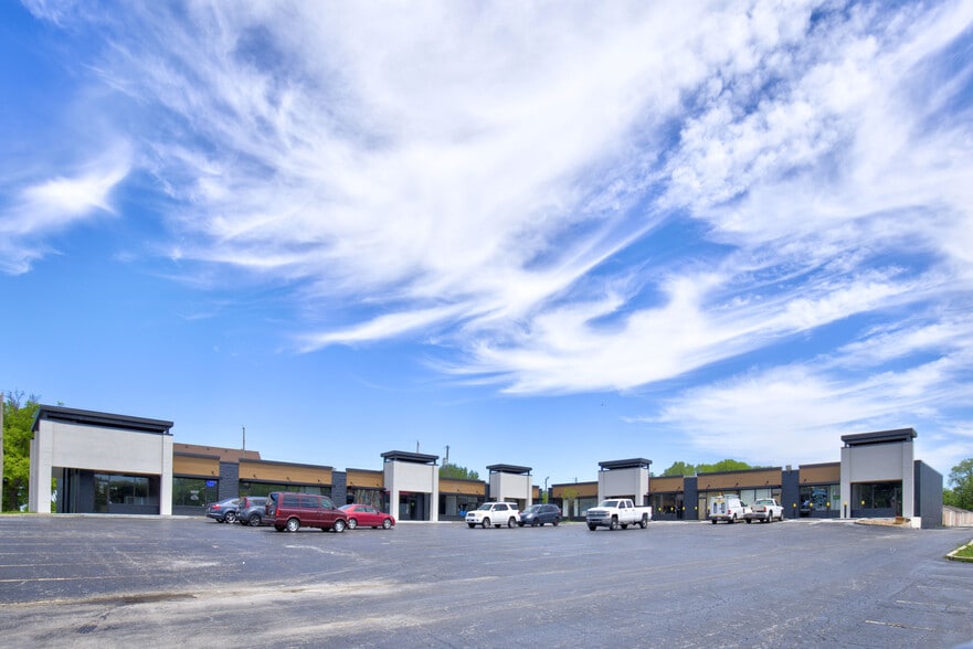 7711 N Oak Tfwy, Kansas City, MO for lease - Building Photo - Image 2 of 9