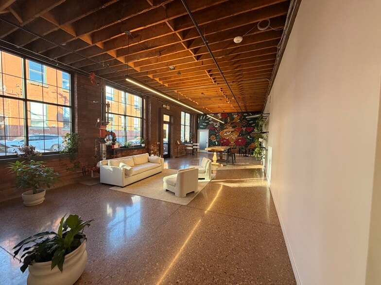 209 W 19th Ter, Kansas City, MO à louer - Photo du bâtiment - Image 3 de 15