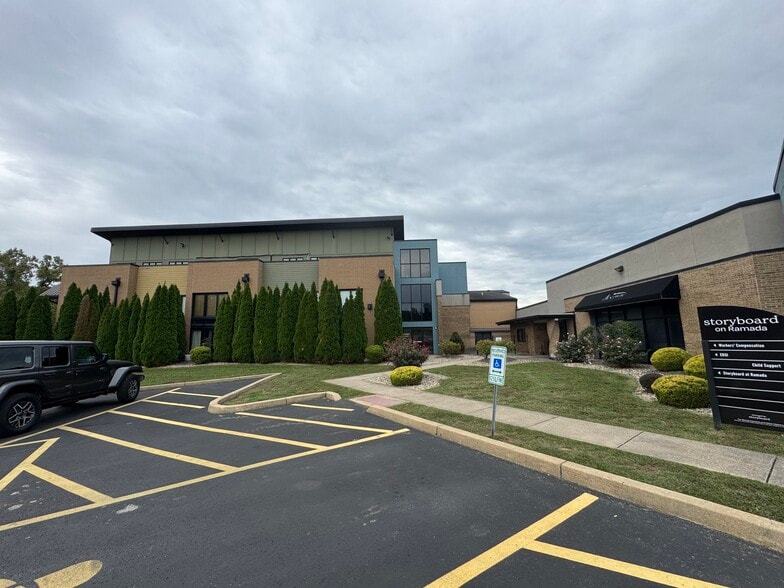 1803 Ramada Blvd, Collinsville, IL for lease - Building Photo - Image 1 of 5