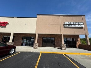 8101-8129 N Oak Tfwy, Kansas City, MO for lease Interior Photo- Image 1 of 9