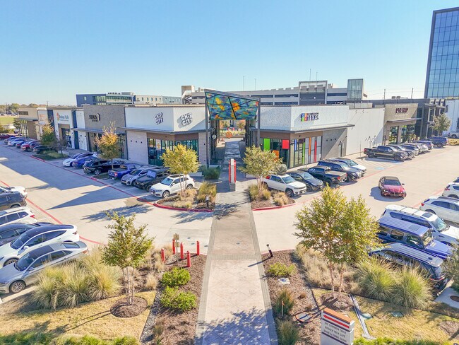 Plus de détails pour 6701 Alma Rd, McKinney, TX - Commerce de détail à vendre