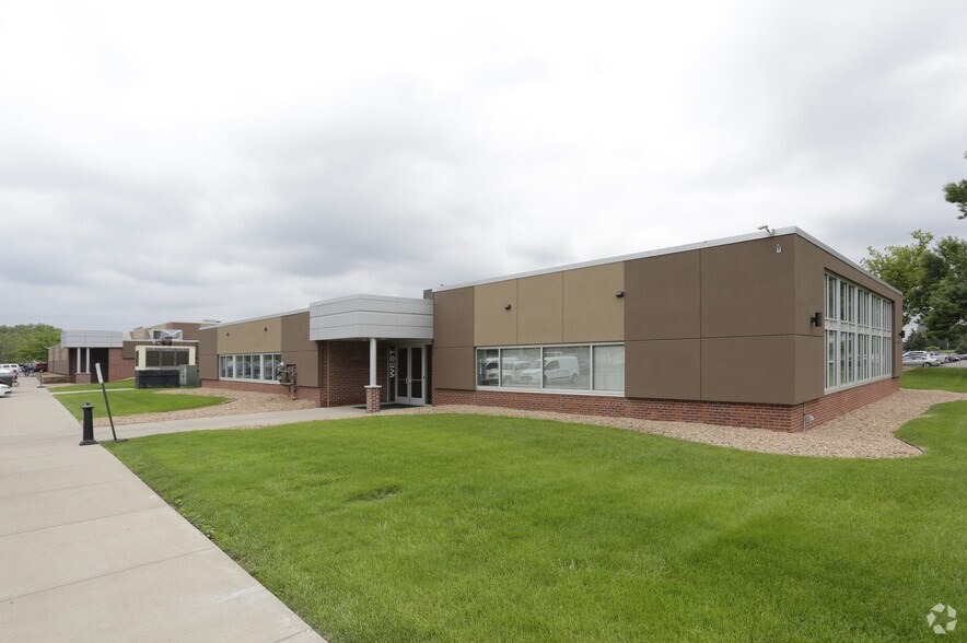 620 Mendelssohn Ave N, Golden Valley, MN à vendre - Photo du bâtiment - Image 1 de 8