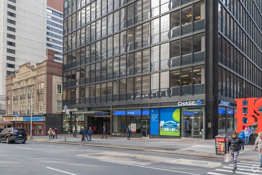 810 Seventh Ave, New York, NY à louer - Photo du bâtiment - Image 3 de 9