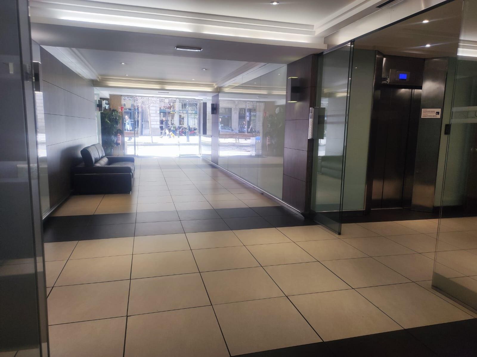 Office in Barcelona, Barcelona for sale Primary Photo- Image 1 of 7