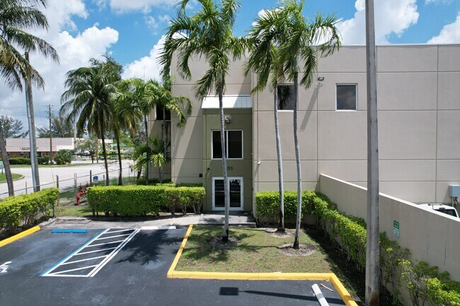 Plus de détails pour 7999 NW 81st Pl, Medley, FL - Industriel à louer
