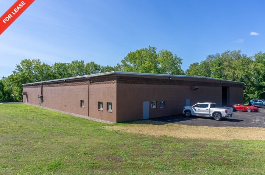 4 Industrial Parkway, Johnstown, NY à louer - Photo du bâtiment - Image 2 de 12