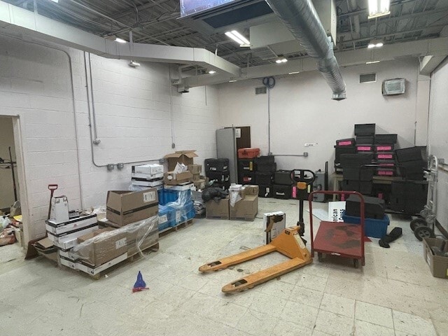 609 Woodis Ave, Norfolk, VA for sale - Interior Photo - Image 2 of 6