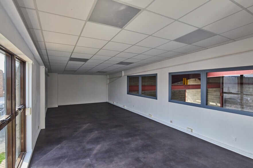 Flex dans Le Thillay à louer - Photo du bâtiment - Image 2 de 4