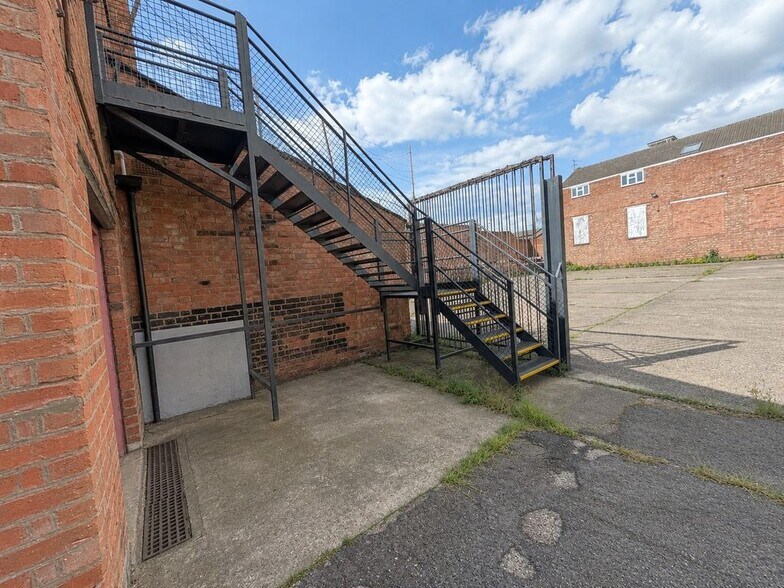 68 Linden St, Leicester à louer - Photo du bâtiment - Image 2 de 5