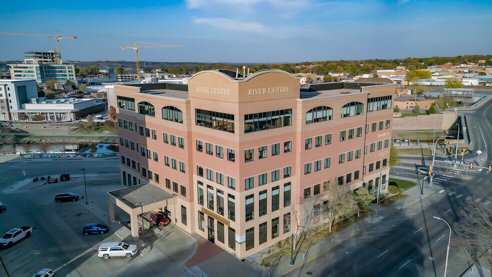 200 E 10th St, Sioux Falls, SD à louer - Photo du bâtiment - Image 3 de 13