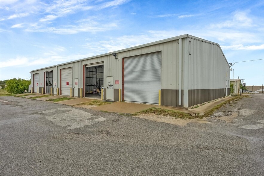 Industrial / Flex 40800 SF Granbury, TX portfolio of 6 properties for sale on LoopNet.ca - Building Photo - Image 2 of 83