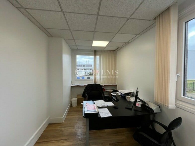 18 Avenue Roger Hennequin, Trappes for lease - Interior Photo - Image 2 of 8