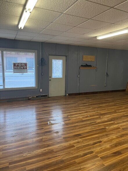 204-206 E 3rd St, Brookston, IN à louer - Photo intérieure - Image 3 de 11