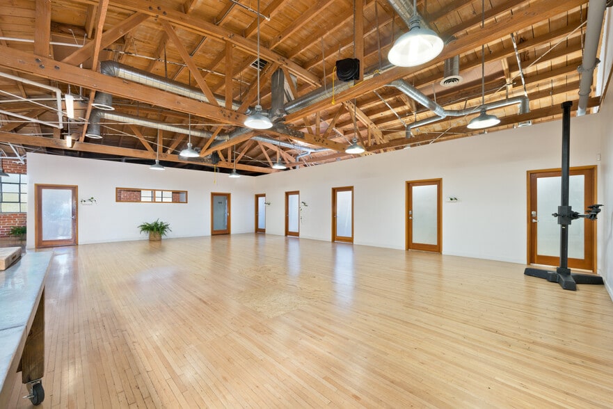 6535-6547 Santa Monica Blvd, Los Angeles, CA for lease - Interior Photo - Image 3 of 9