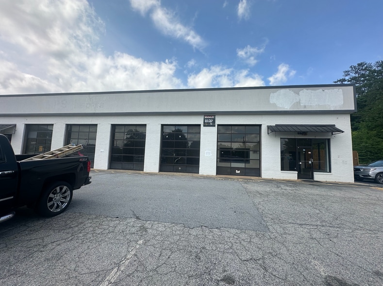 500 Thornton Rd, Lithia Springs, GA à louer - Photo du bâtiment - Image 2 de 9