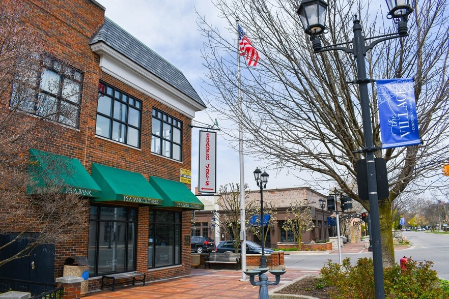 17000-17030 Kercheval Ave, Grosse Pointe, MI for lease - Building Photo - Image 3 of 22