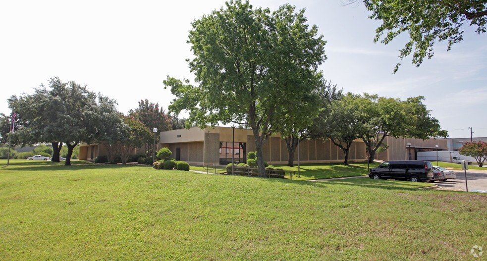 1100 Fountain Pky, Grand Prairie, TX à louer - Photo du bâtiment - Image 1 de 3