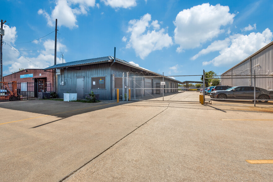 10820 C F Hawn Fwy, Dallas, TX for sale - Building Photo - Image 2 of 12