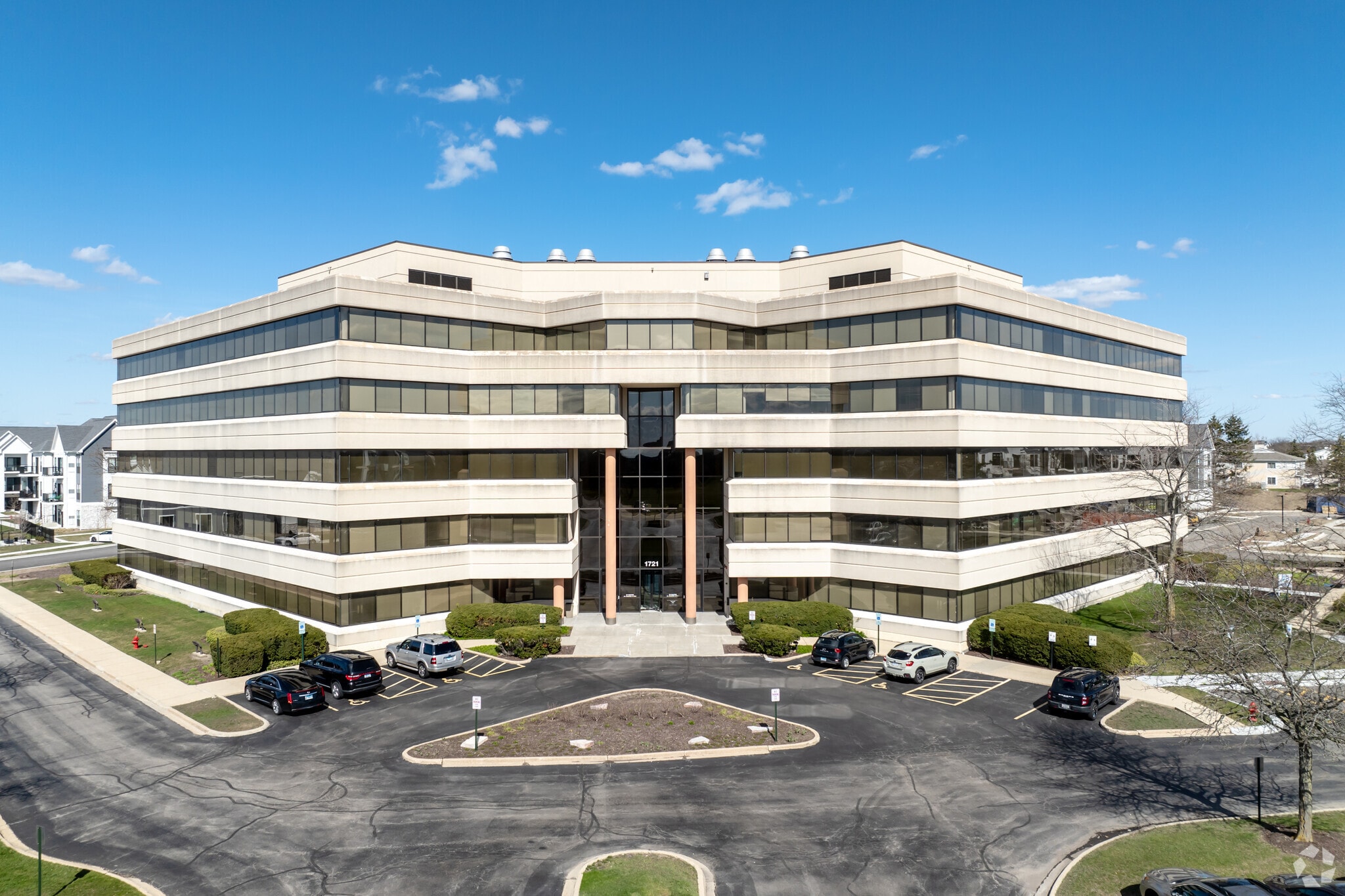 1721 Moon Lake Blvd, Hoffman Estates, IL for lease Primary Photo- Image 1 of 44