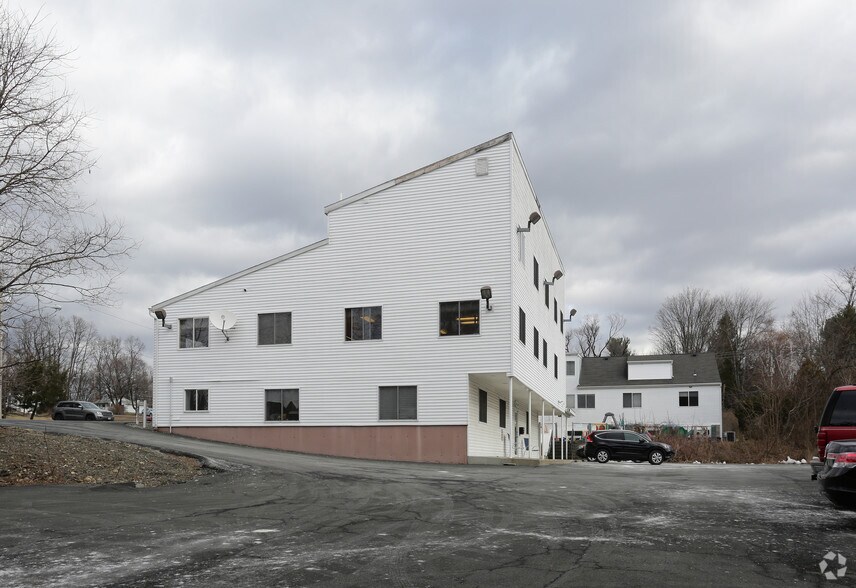 77 Troy Rd, East Greenbush, NY à louer - Photo du bâtiment - Image 3 de 6