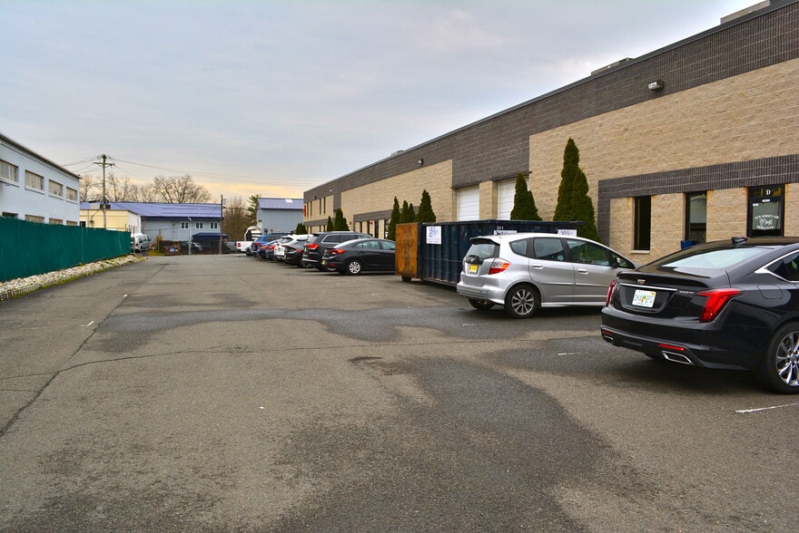 4 Mark Rd, Kenilworth, NJ à vendre - Photo du bâtiment - Image 1 de 9