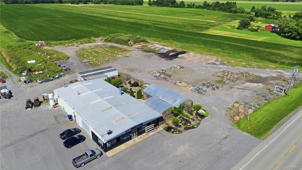 3779 Lower Mountain Rd, Sanborn, NY à vendre - Photo du bâtiment - Image 2 de 30