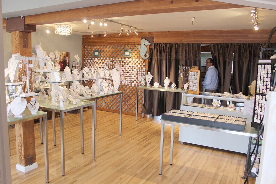 95 Fishermans Wharf, Monterey, CA à vendre - Photo intérieure - Image 3 de 9