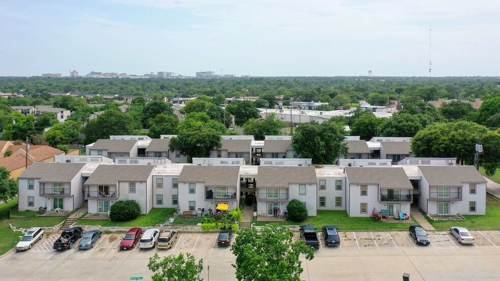 2000 Kazmeier Plz, Bryan, TX for sale - Building Photo - Image 2 of 23