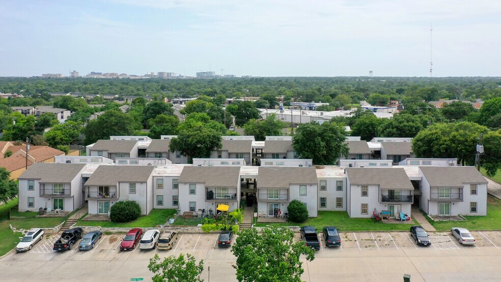 2000 Kazmeier Plz, Bryan, TX à vendre - Photo du bâtiment - Image 2 de 23