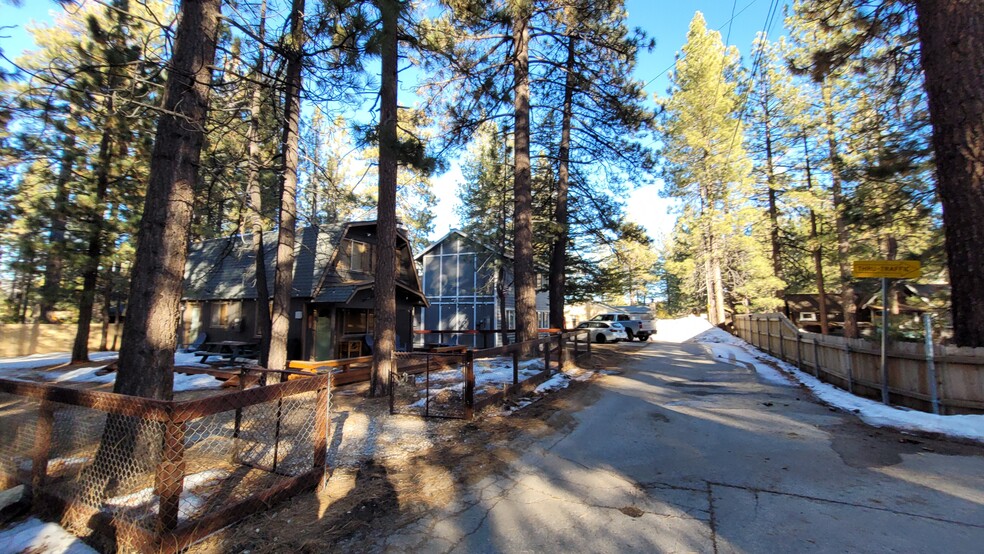 39408 Moab Lane, Big Bear Lake, CA à vendre - Photo du b timent - Image 2 de 21