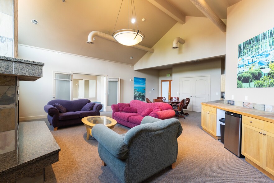 360 Knechtel Way NE, Bainbridge Island, WA for sale - Building Photo - Image 3 of 5