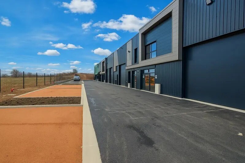 Rue Des Aubépines, Villette-d'Anthon for sale - Building Photo - Image 1 of 7