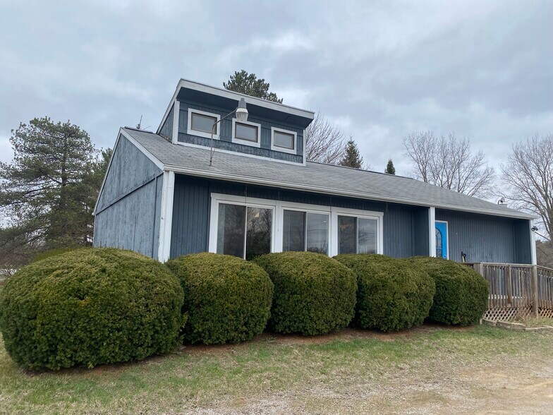 8009 N McKinley Rd, Flushing, MI à vendre - Photo du bâtiment - Image 2 de 18