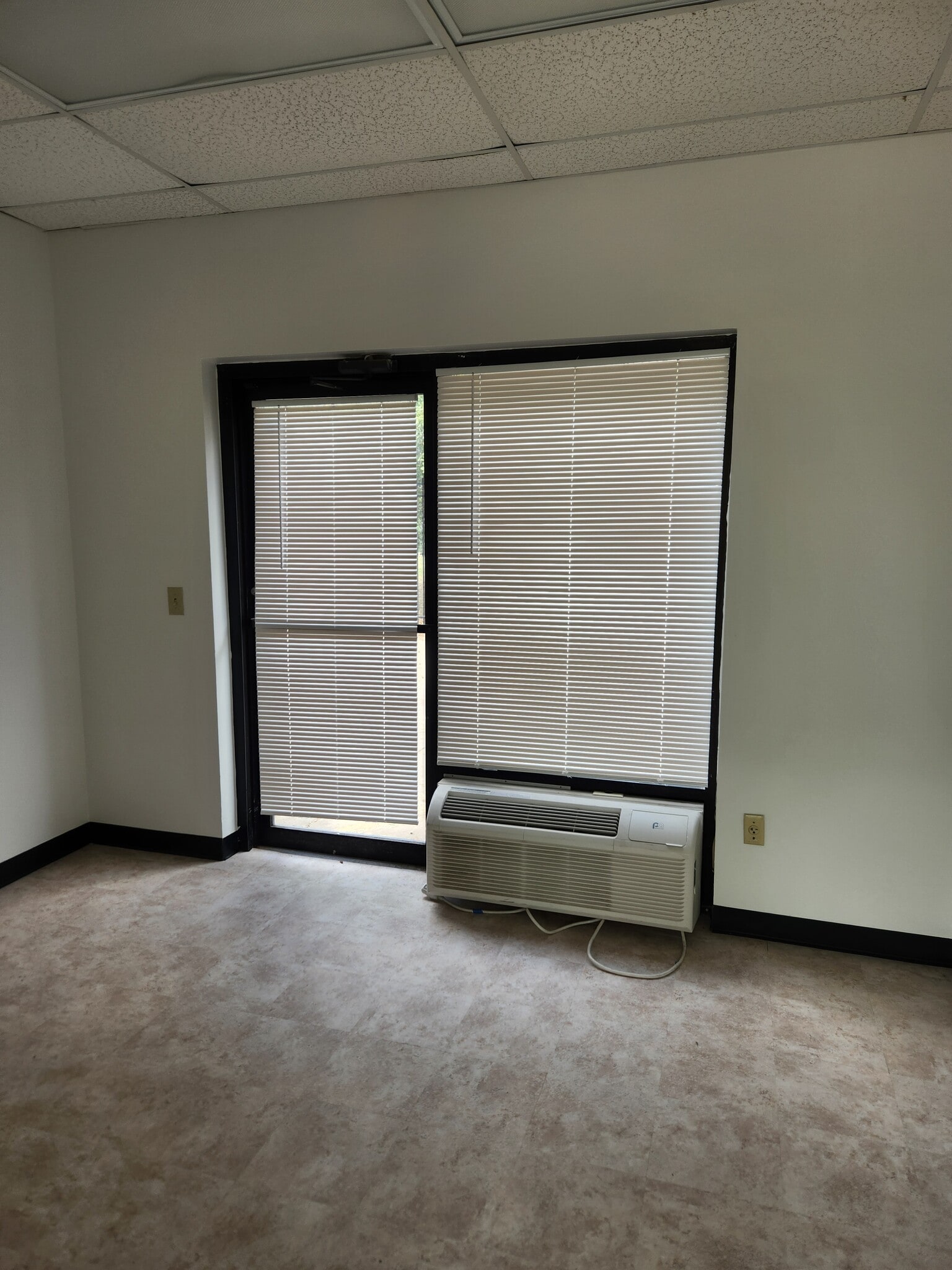 11220 S Highway 6, Sugar Land, TX for lease Interior Photo- Image 1 of 5