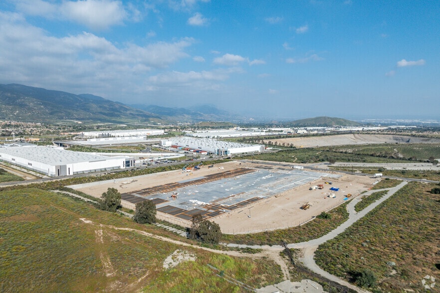 5702 Institution Rd, San Bernardino, CA à louer - Photo du bâtiment - Image 2 de 8