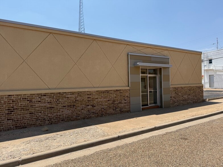 1502 Texas Ave, Lubbock, TX for lease - Building Photo - Image 2 of 2