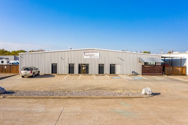 More details for 1210 Metro Park Blvd, Lewisville, TX - Industrial for Sale