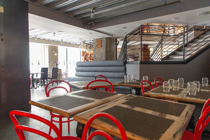 609 S Grand Ave, Los Angeles, CA à louer - Photo du bâtiment - Image 3 de 3