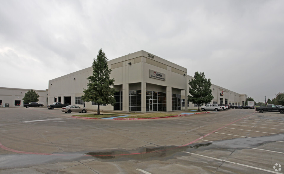 2500 E Mayfield Rd, Arlington, TX for sale - Building Photo - Image 1 of 1