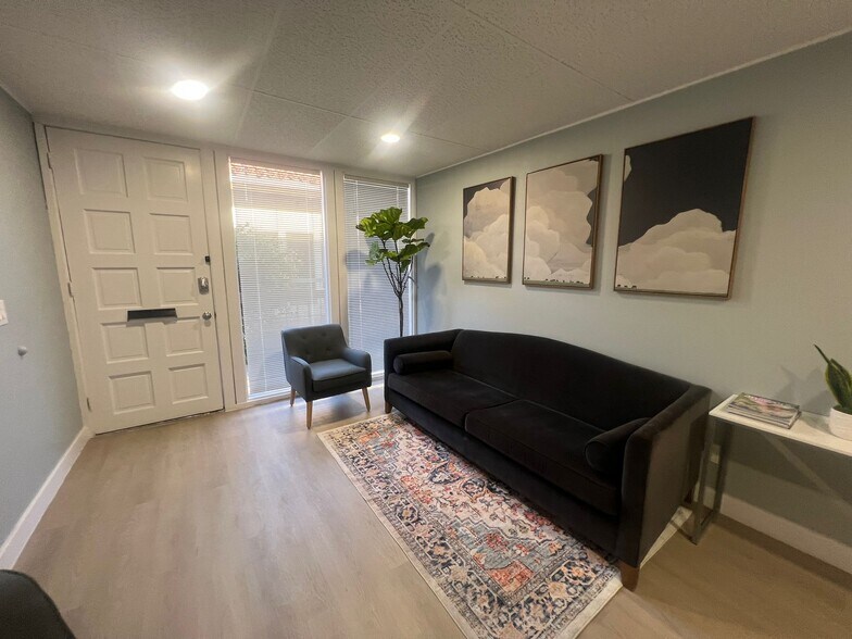 1475 S State College Blvd, Anaheim, CA à louer - Photo intérieure - Image 2 de 12