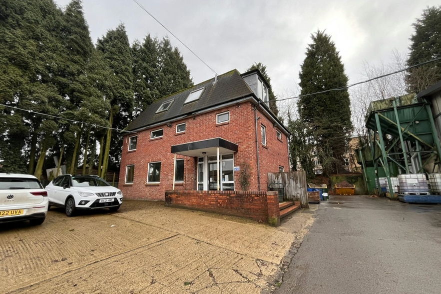 207 Bellingdon Rd, Chesham for sale - Primary Photo - Image 1 of 1
