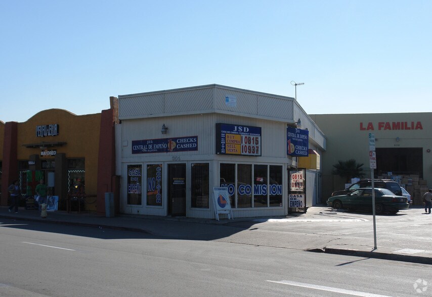 650-658 E San Ysidro Blvd, San Diego, CA for lease - Building Photo - Image 1 of 3