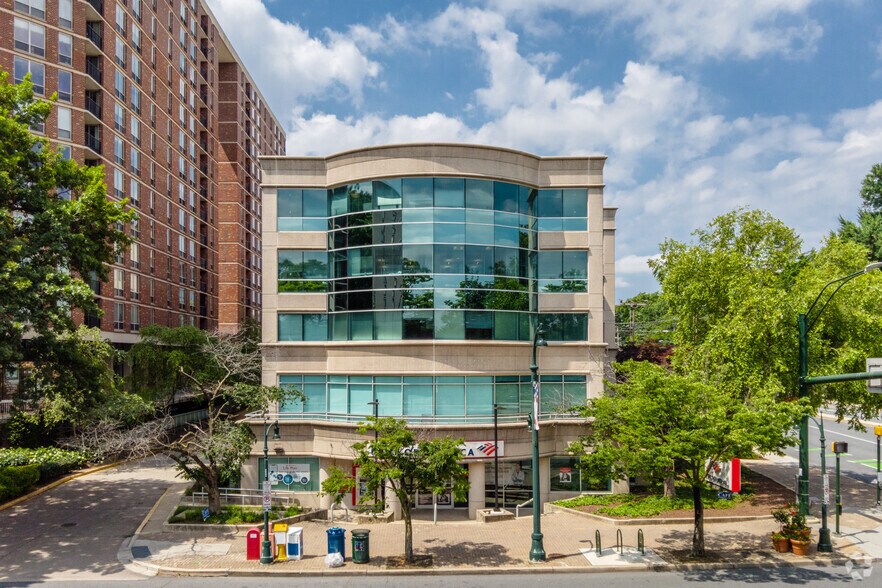 1300 Spring St, Silver Spring, MD à louer - Photo du bâtiment - Image 3 de 9