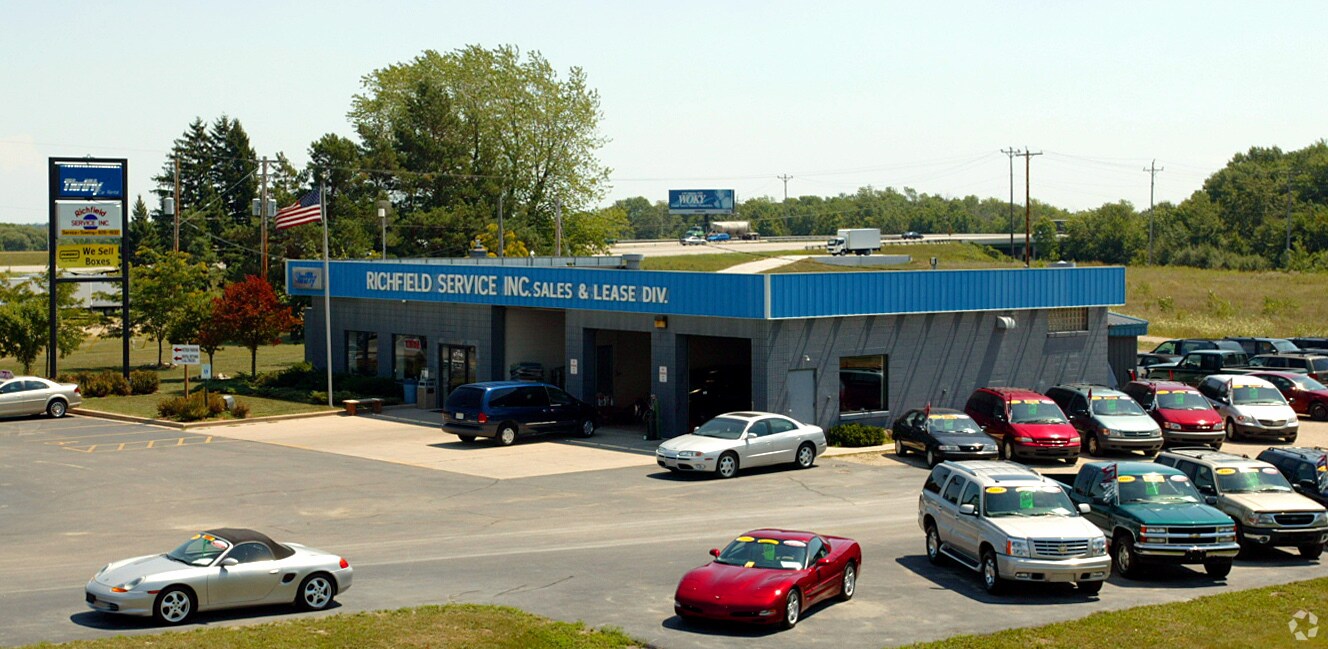 2903 State Road 167, Richfield, WI à vendre Photo du bâtiment- Image 1 de 1